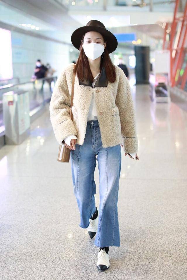 程潇,王霏霏等八大女星街拍示范羊羔绒外套搭配,总有你喜欢的范