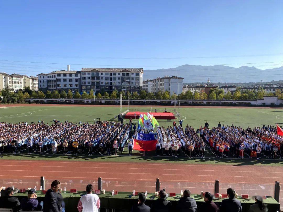 玉龙头条台前1分钟才艺表演多个竞技项目灯光舞台玉龙县一中第30届