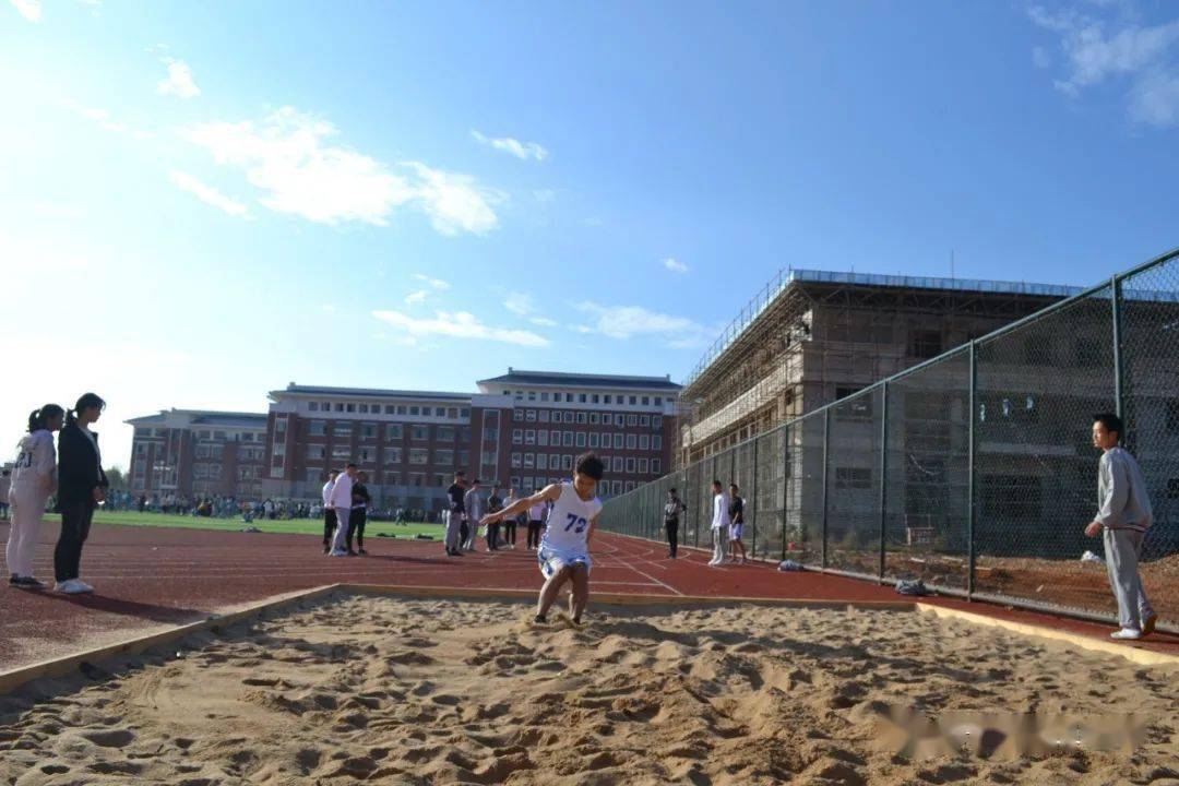 照片由你来命名:精彩瞬间-跳远