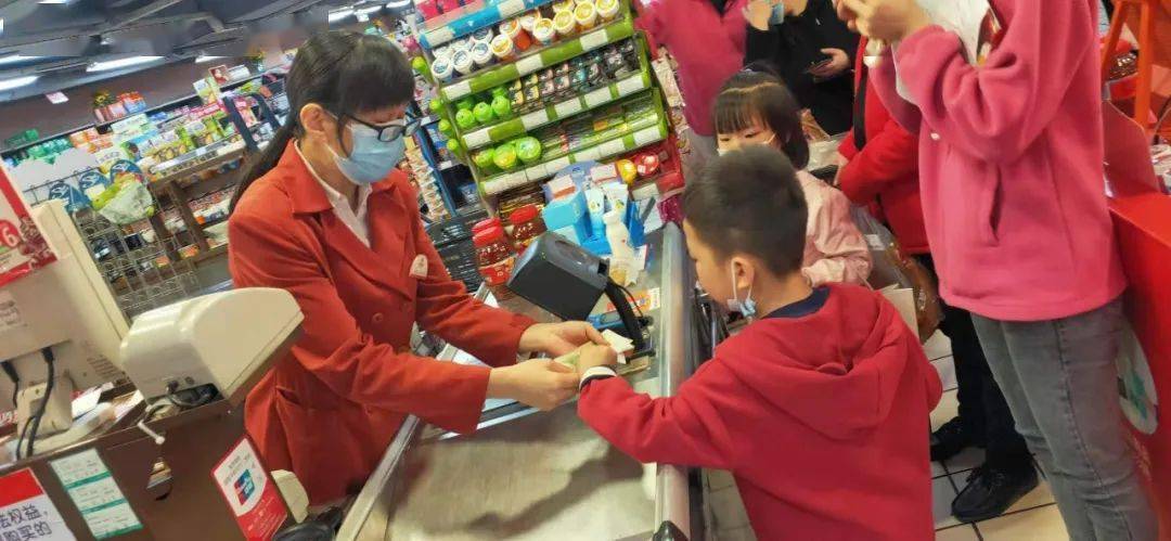 上朗海棠aie国际幼儿园小鬼来当家十元超市购物活动