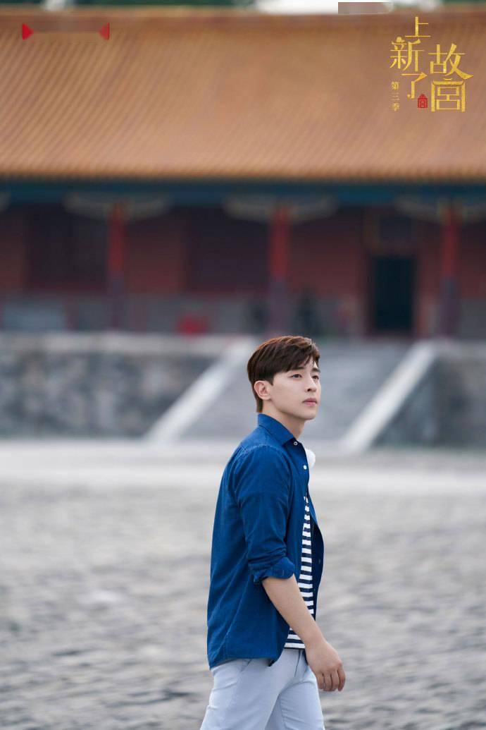 邓伦上新了故宫剧照公开一如既往的清爽帅气
