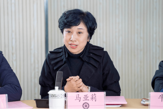 家长代表发言教师代表发言殷飞教授为家长们答疑解惑现场互动热烈徐飞