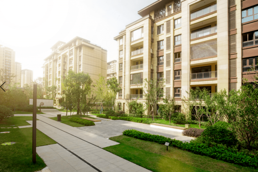 高层均价九千多一房一价有山有湖实景房