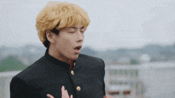 立志要成为不良少年的三桥贵志,决定从发型开始改变,找了前不良少年的