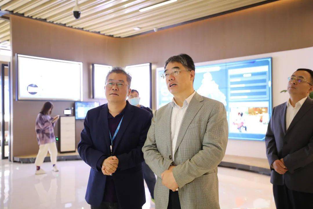 园区动态辽宁葫芦岛市委常委统战部部长甄国强考察信息港小镇