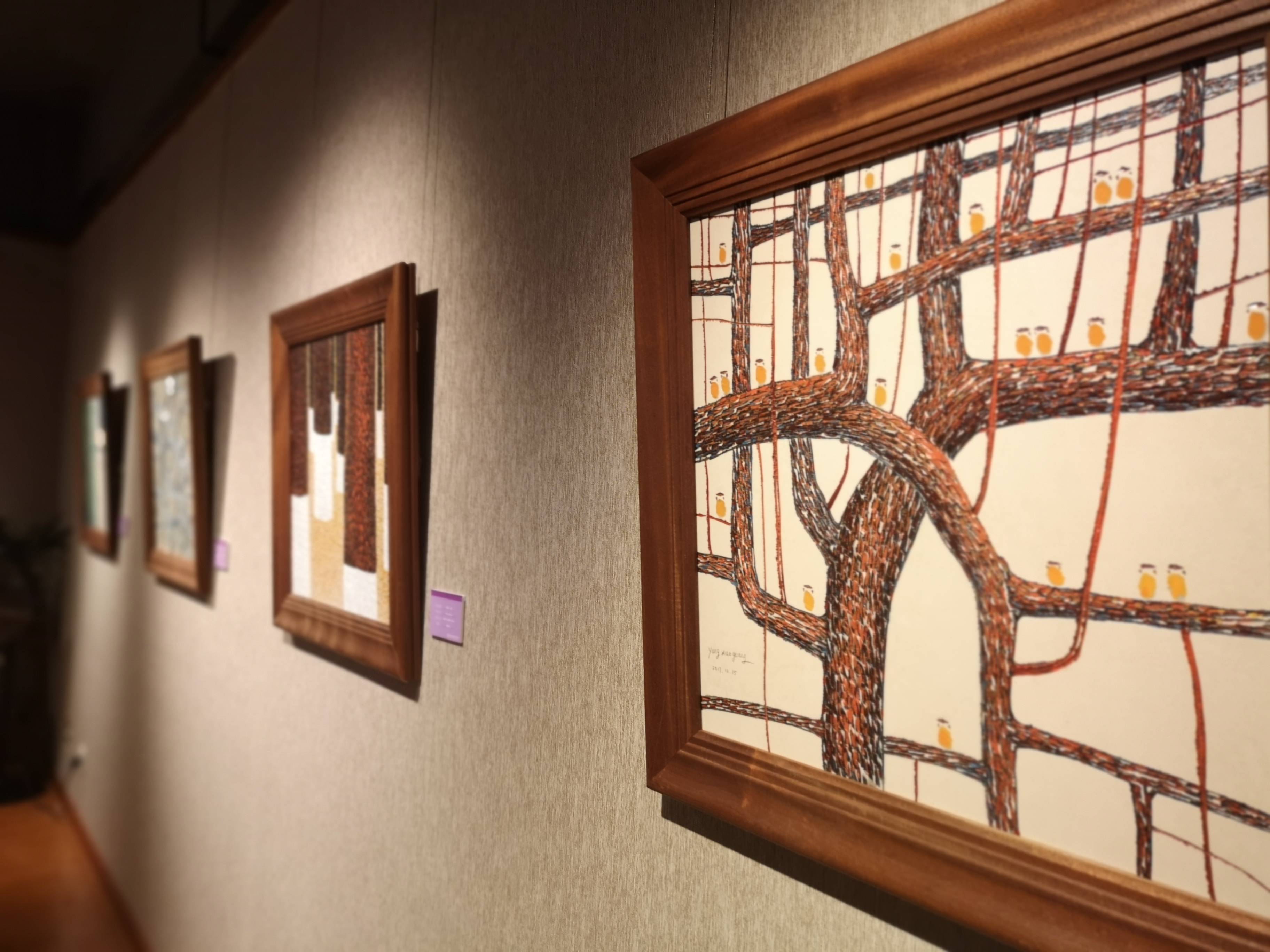 《莞香花开》陶瓷雕刻印象画展在东莞可园开幕