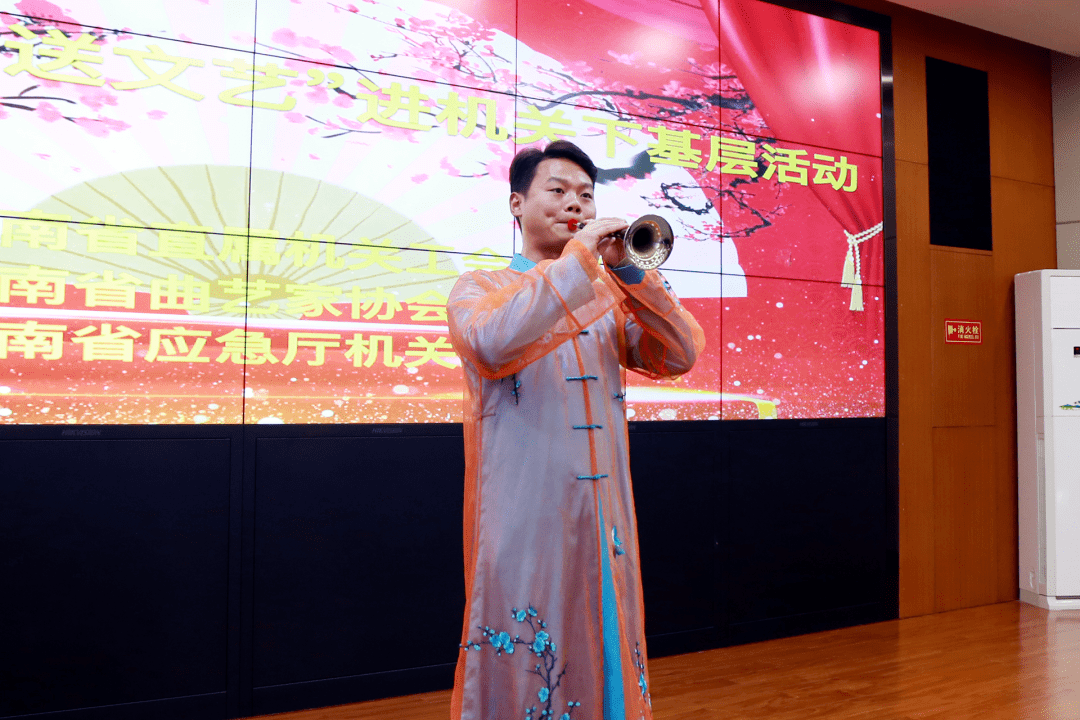 唢呐独奏《喜迎春》 表演者:朱清波小品《你妈我妈咱妈》 表演者:许