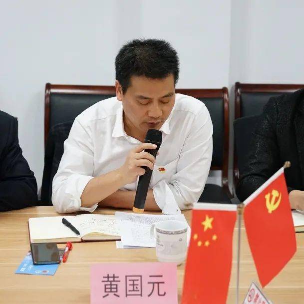 市政协乍浦镇委员小组组长黄国元向乍浦镇政府,港区有关部门及社区居
