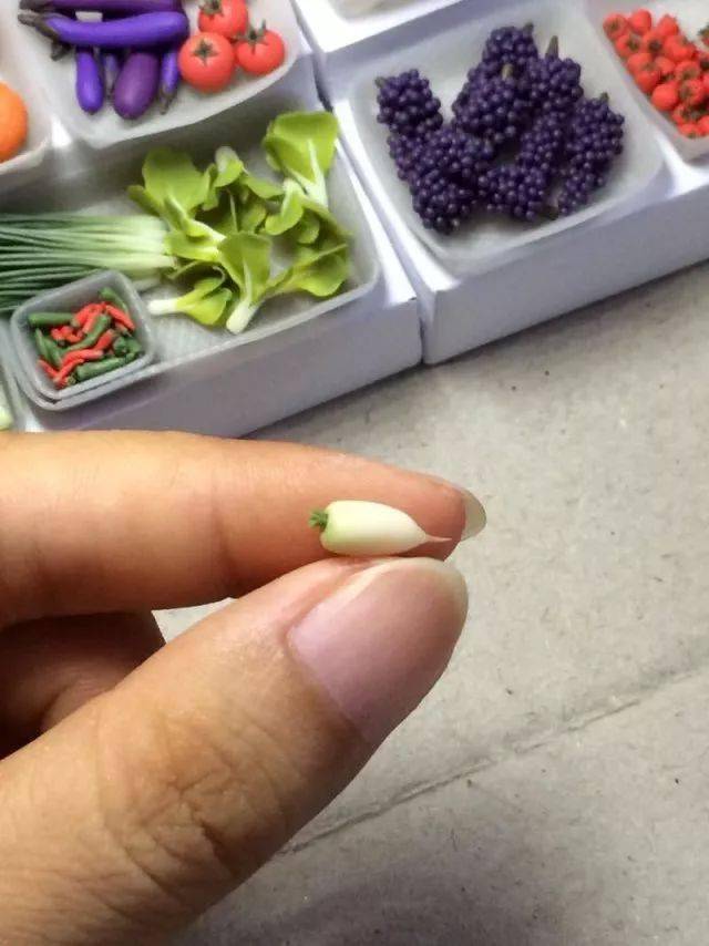 嗨,大家好我是来自广西的白菜馒头,玩粘土大概,嗯,算起来大概两年多吧