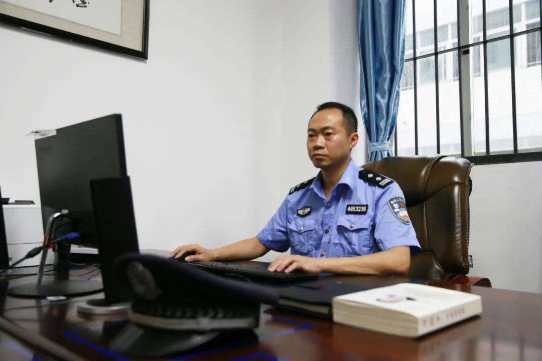 监狱高墙内的剪云社剪出18米深圳画卷夺全国一等奖