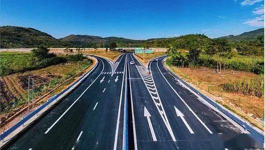 设计速度120公里/小时,主线采用四车道高速公路标准建设,其中,临沂市