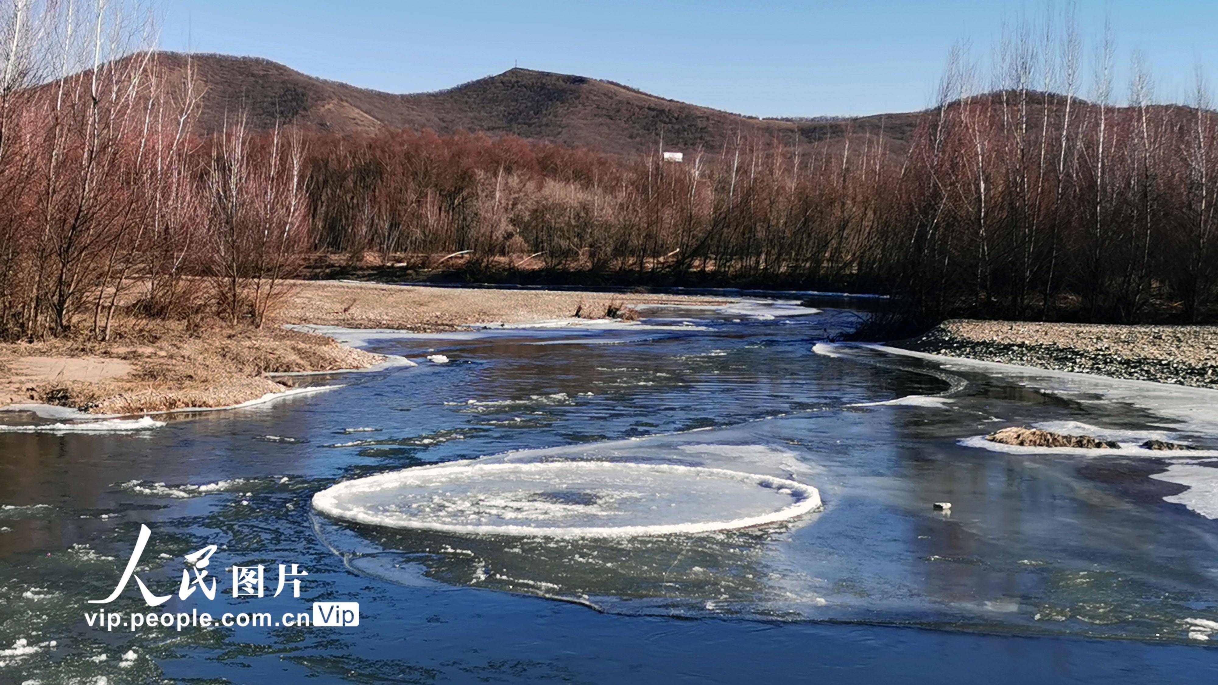 内蒙古扎兰屯出现冰盘景观