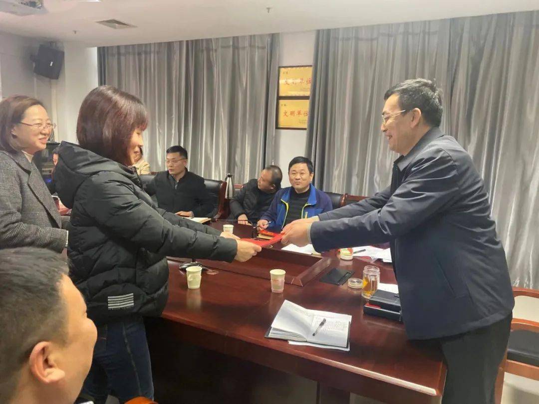 洛龙·要闻 近日,市委常委,组织部长何伟带队先后到洛龙区多个重点