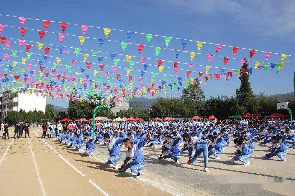 云县涌宝完全中学第60届冬季田径运动会开幕啦