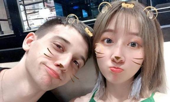 dota2出尔反尔小白鸽直播抽奖说好的给10000最终变成200块