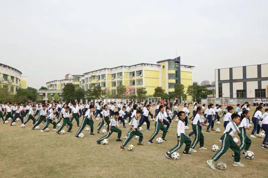 峰文化高品质魅力足球操欢乐大课间旗峰小学第十七届体艺节之足球操