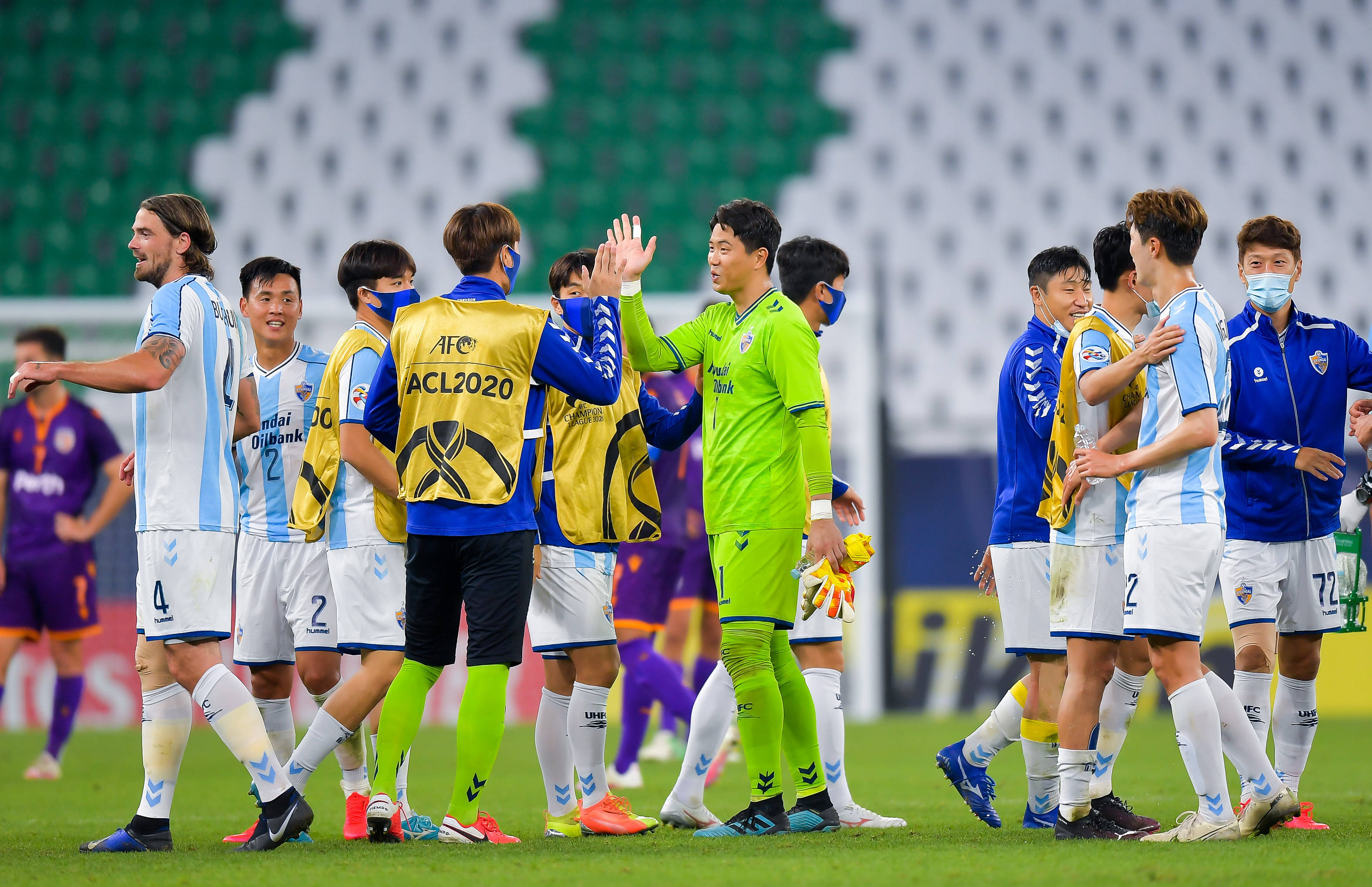 足球——亚冠:蔚山现代胜珀斯光荣