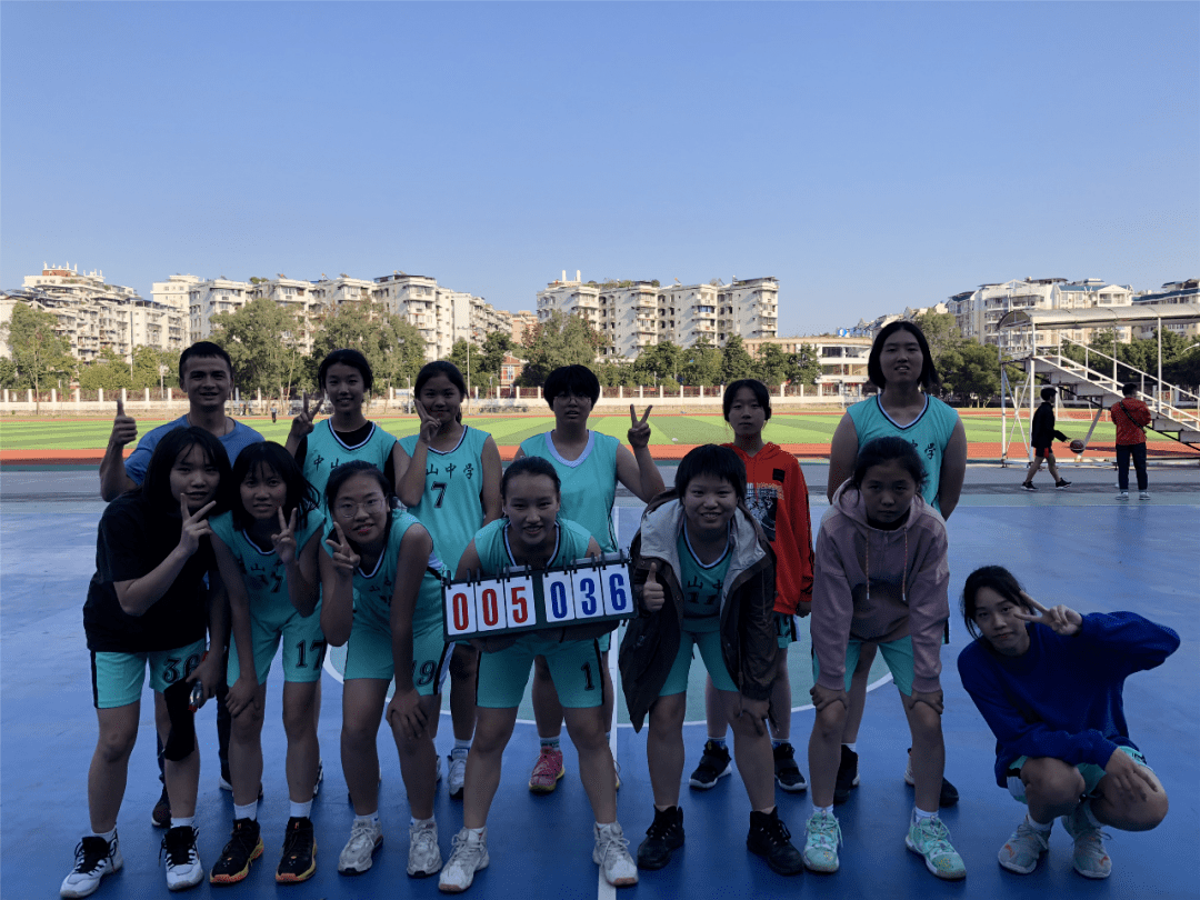 桂林市中山中学女子篮球队勇夺季军