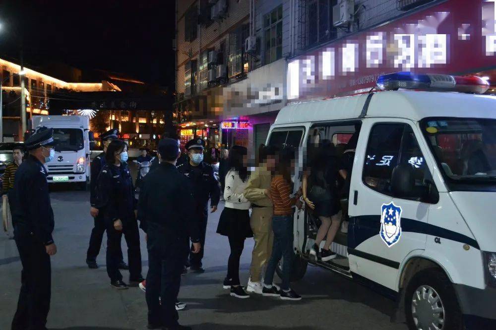 辣眼睛赣州足浴店出租屋内嫖娼卖淫抓