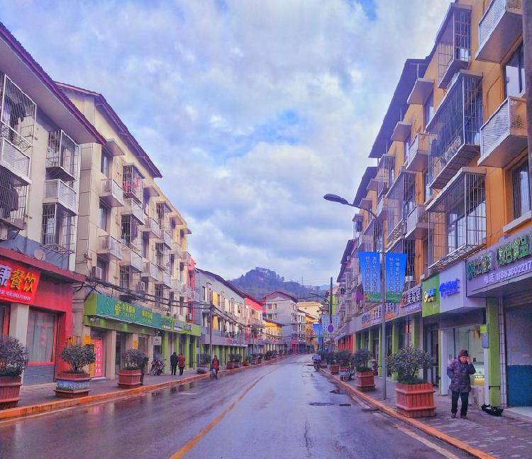 巴南区圣灯山镇倾情打造全域旅游和度假小镇养生养心养老的三养圣地