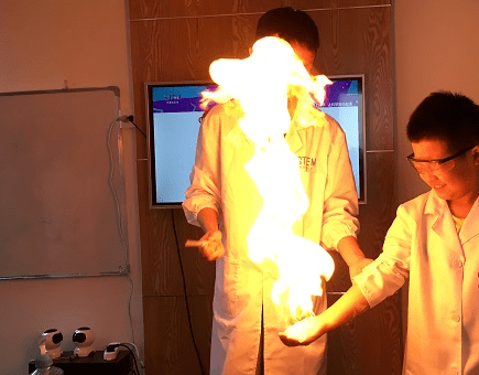 (示意图 来源网络 具体演出效果以现场为准)「科学实验室第二课」 极