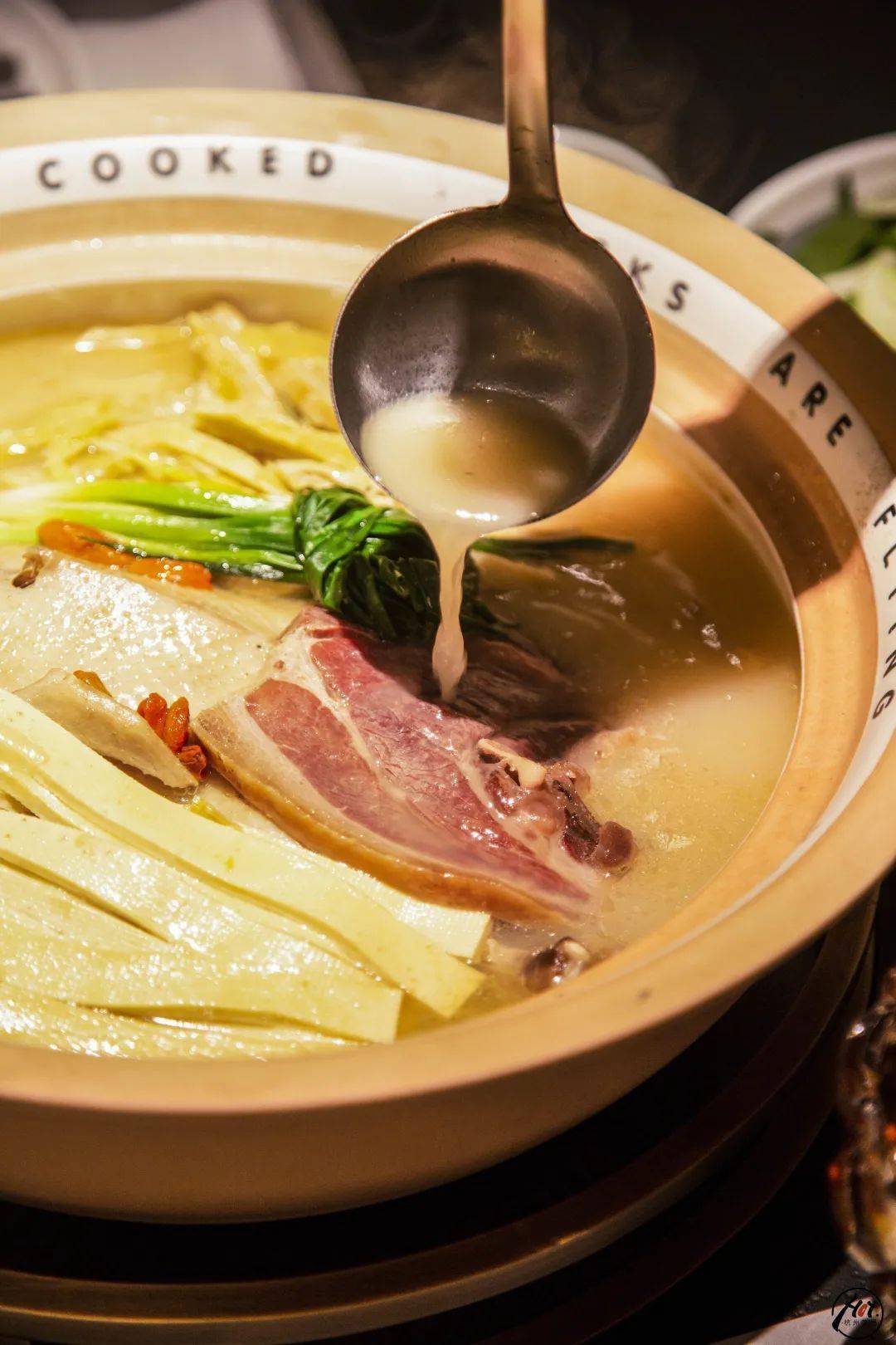 没想到!这个商场营业结束竟然还人声鼎沸?还有老鸭集新店开业,感恩节