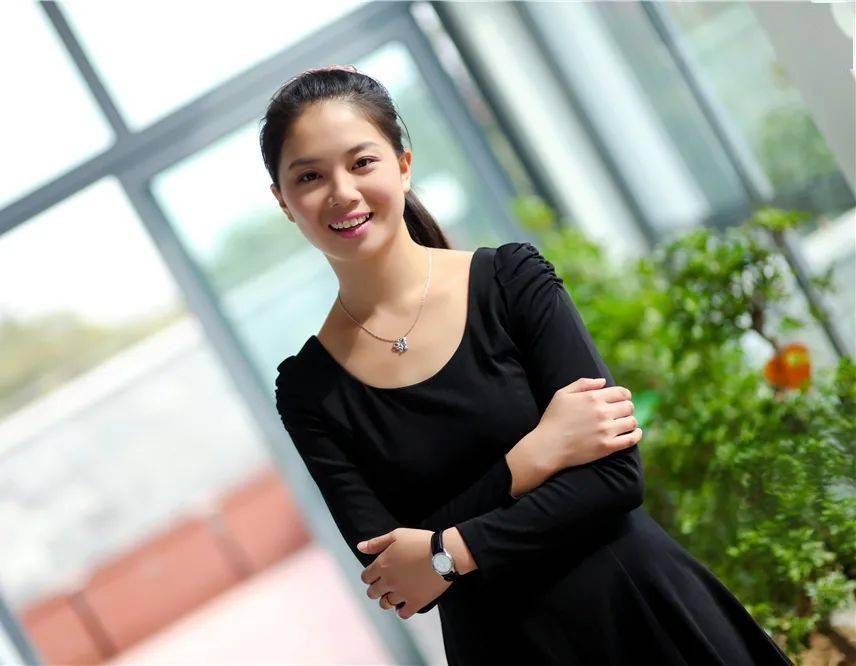 榜样教师潺潺师爱润泽心灵