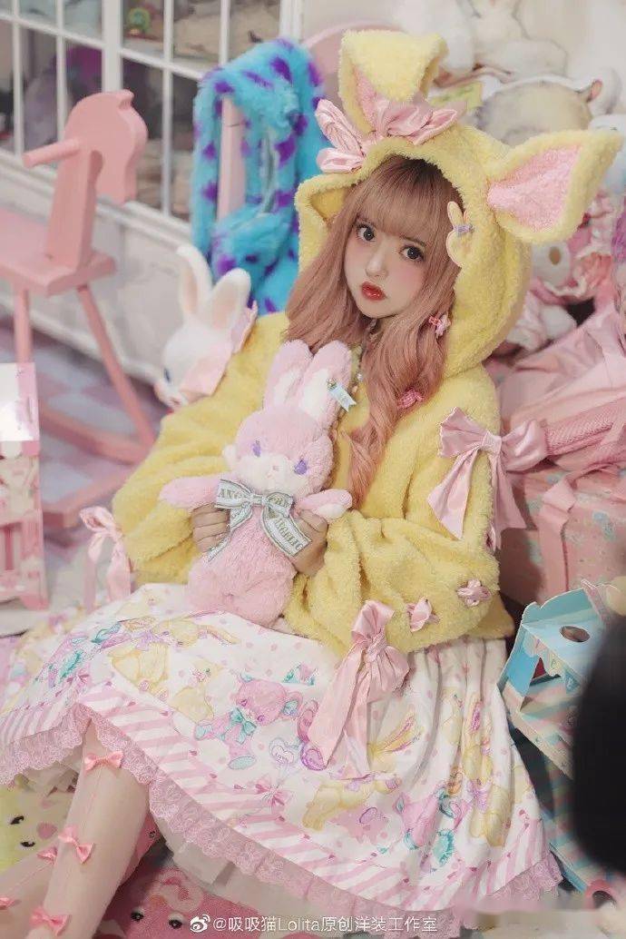 商品名:毛绒绒大帽子外套@吸吸猫lolita原创洋装工作室图透预约时间