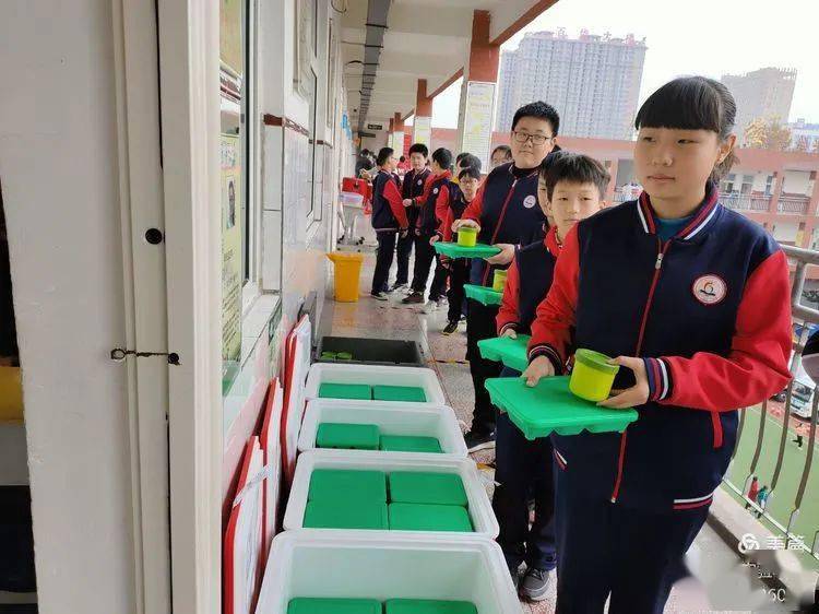 文明校园共维护文明学生我当先新密市实验小学六年级文明风采展示