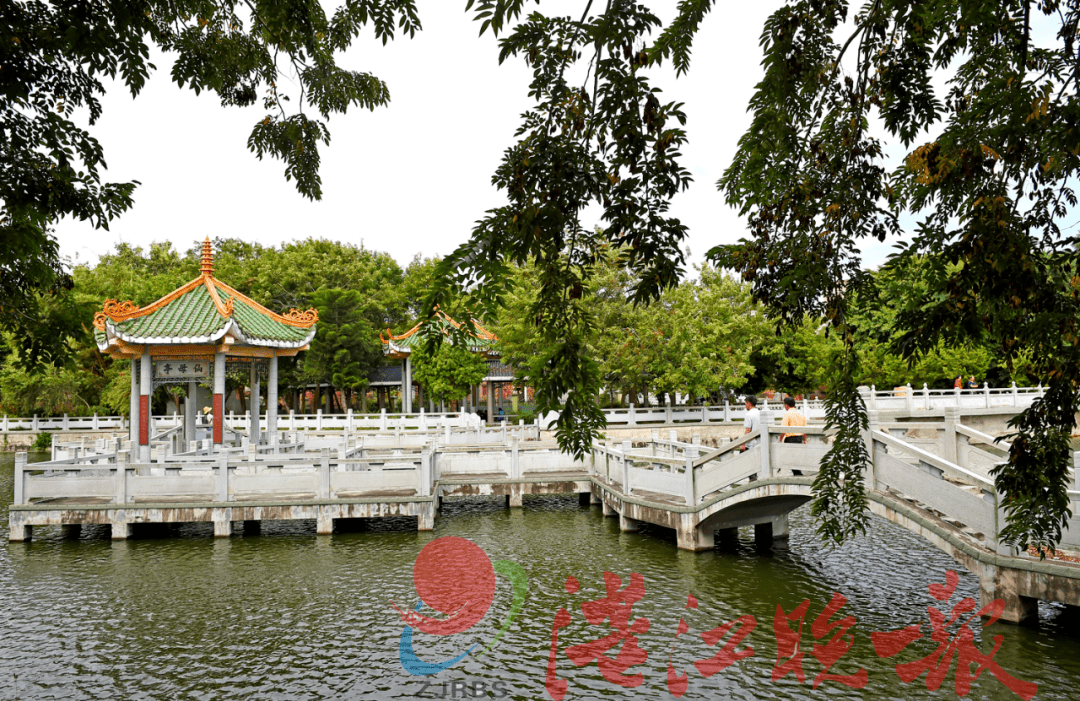 喜报第六届全国文明村镇吴川兰石镇兰石村榜上有名