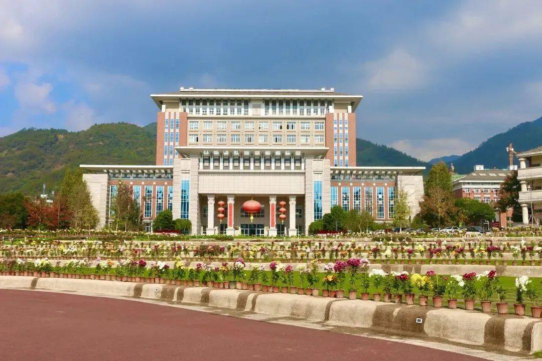 丽水市妇幼保健院是浙江省二级甲等专科医院,是浙江大学医学院附属妇