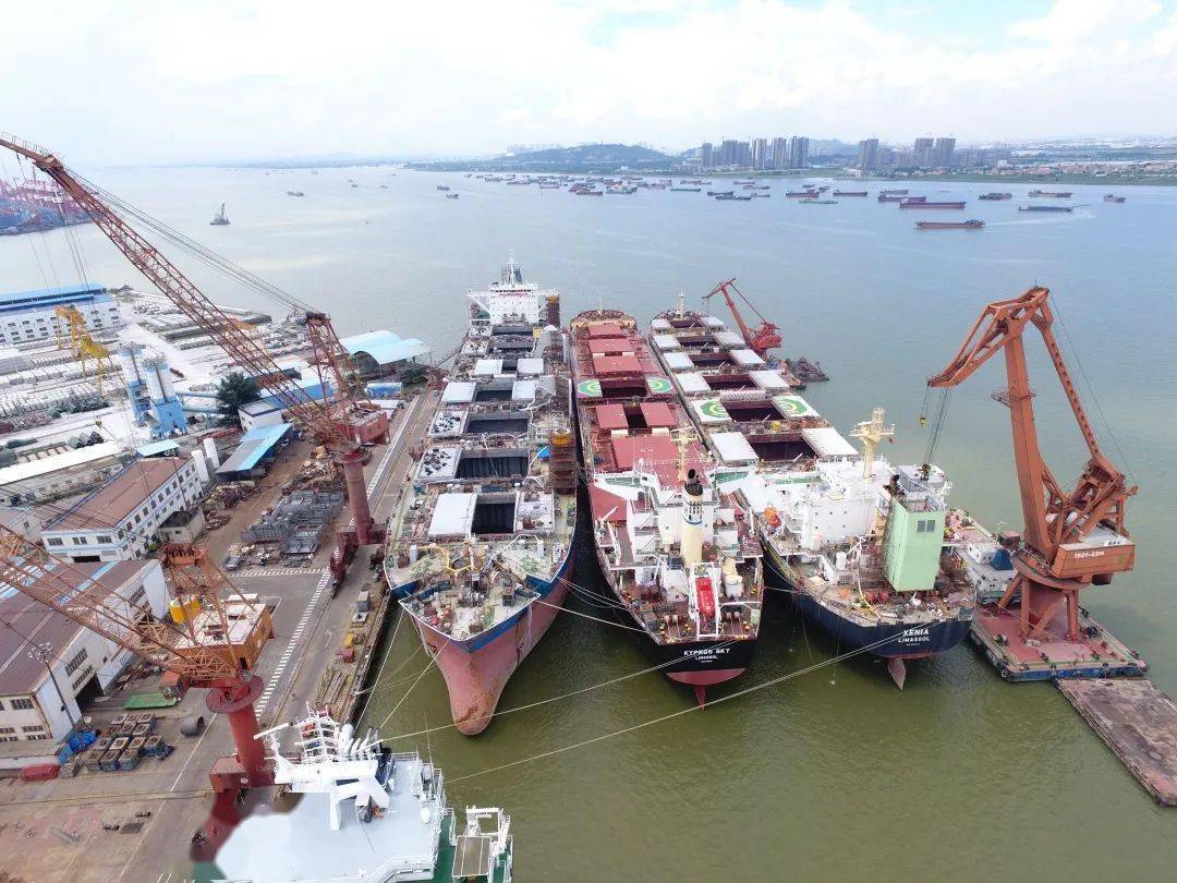 广东中远海运重工顺利完成第二艘燃煤过驳船改装项目尼基轮倾斜试验