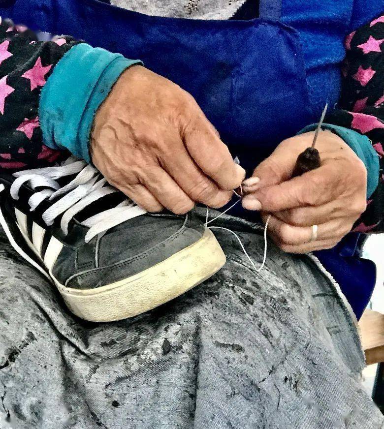 一针一线20余年钦州街头补鞋手艺人的坚守