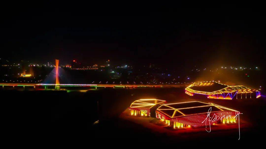 海东市体育中心的夜景惊艳了乐都!_手机搜狐网