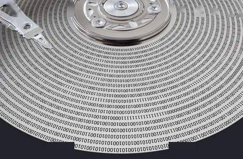 如果磁盘是一记事本,那么一张磁盘片就是本子的一页纸,而主轴就是本子