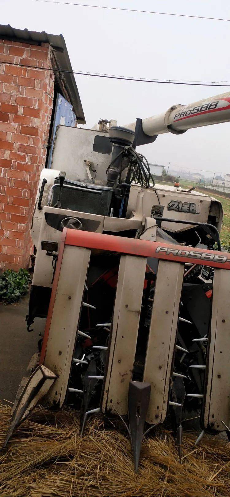 4.2万出售久保田pro588半喂入联合收割机