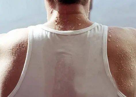 动不动就满头大汗可能和5个原因有关很多人却没在意