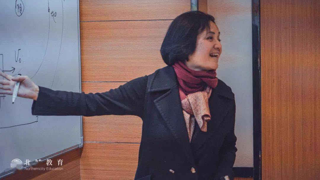 北城中军物理思维解决问题小杨老师不仅教知识