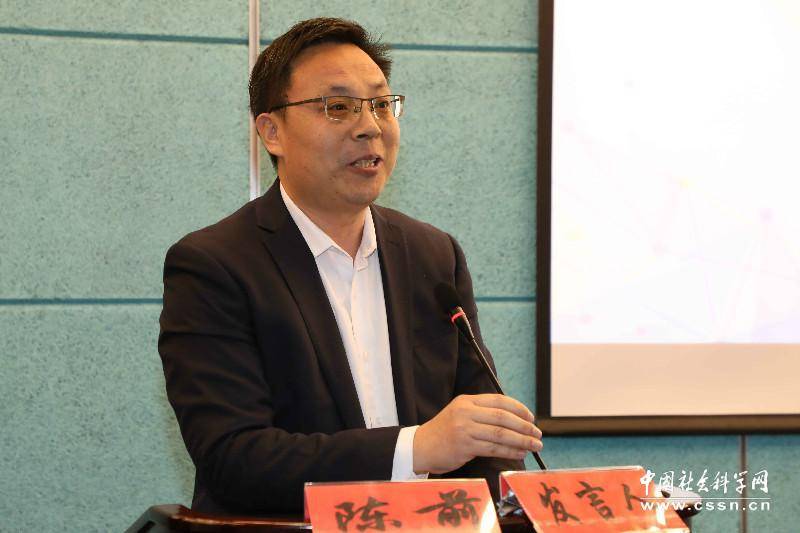 上海理工大学附属实验初级中学党支部书记陈前作专题发言 本网记者 查