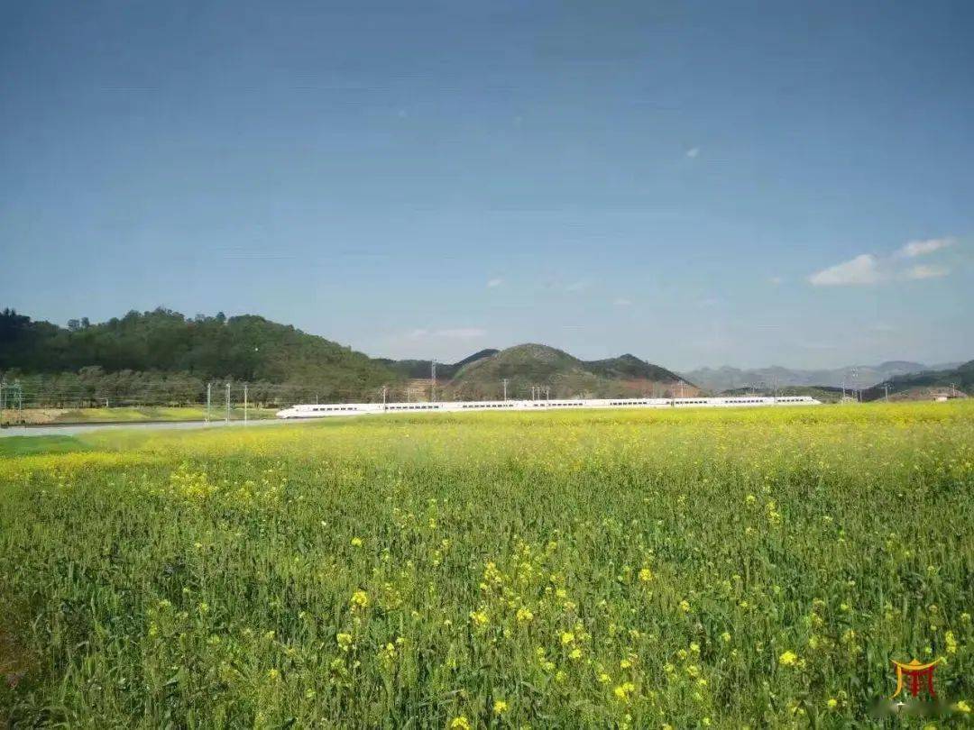 广南机场正在建设中还有3条高速路