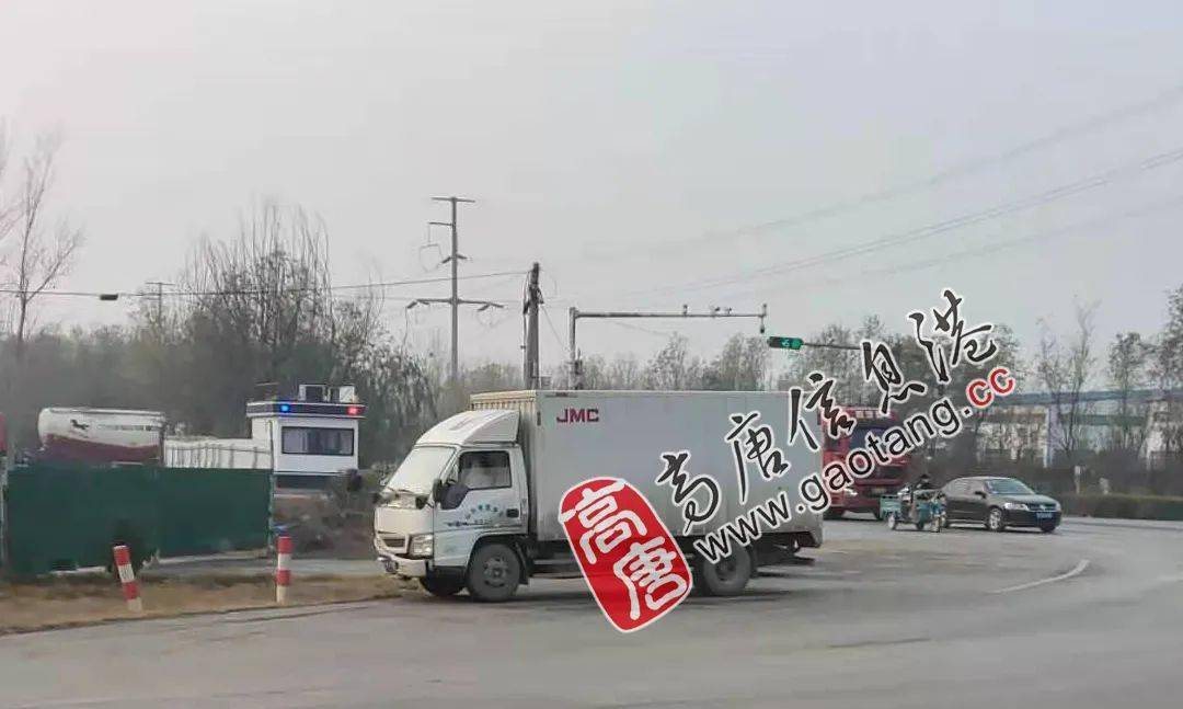 高唐4车相撞!其中3辆货车,1辆电动车,现场.