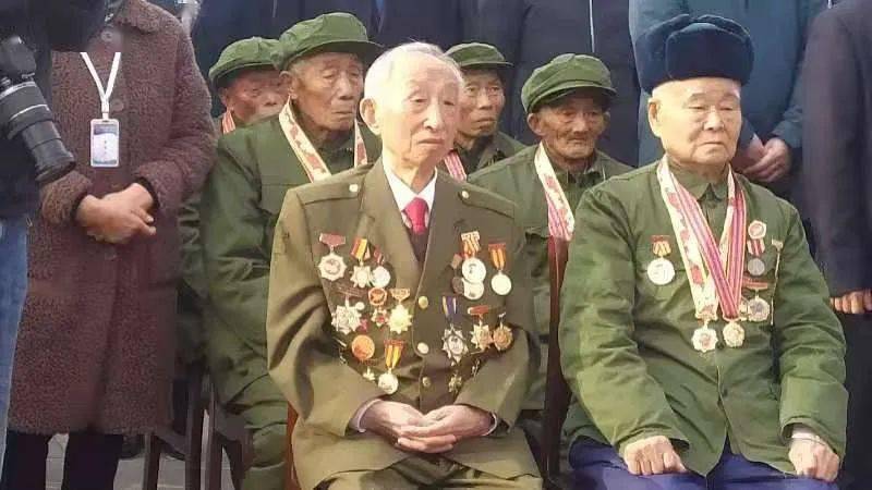 辽宁省丹东市抗美援朝纪念馆负责同志,杨根思连所在部队领导,杨根思