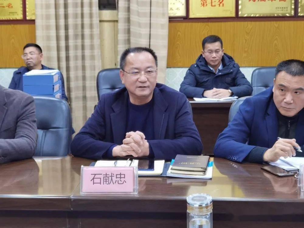 祁阳二中党委书记,校长石献忠认真听取评估组的指导意见,并表示将继续