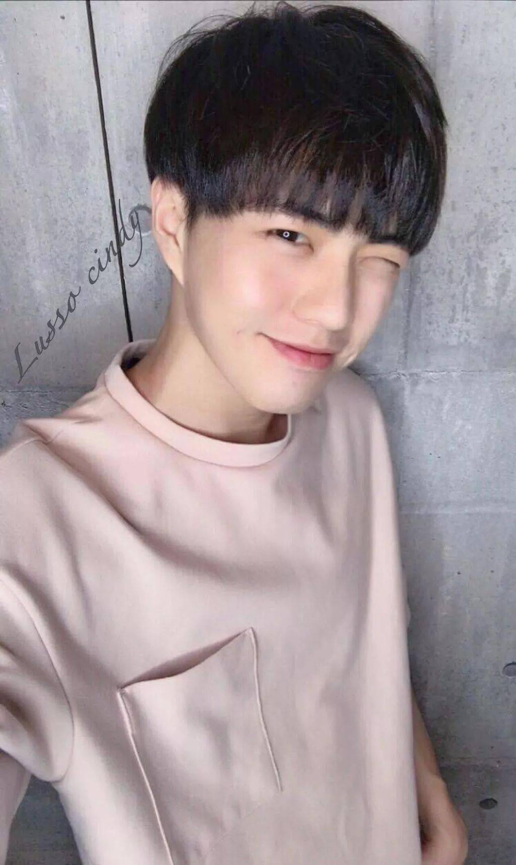 疗愈系暖男,就尝试微卷又带点厚度的丹迪头来融化少女心吧!