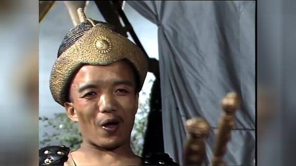 土行孙投军大元帅嫌他个矮要打30军棍土行孙打40