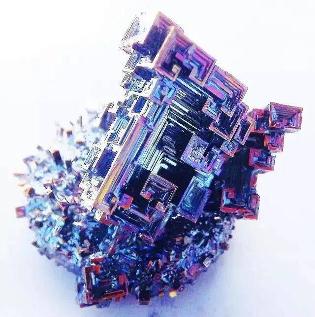 奇幻炫目科技感十足的铋晶体你了解多少?