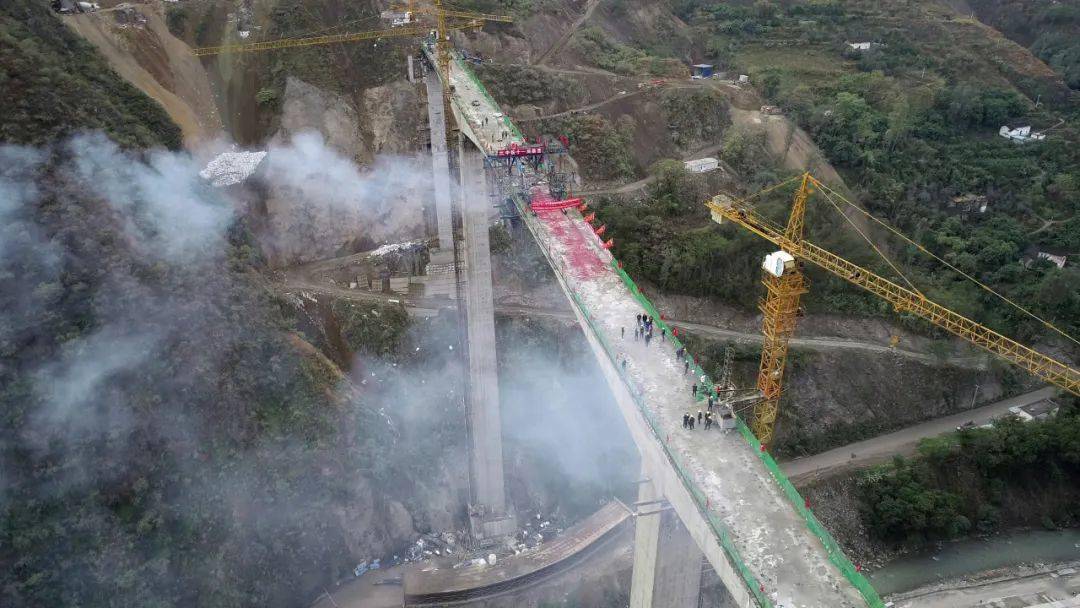 以礼河大桥合龙巧家县滨江公路计划于2021年3月31日建成通车