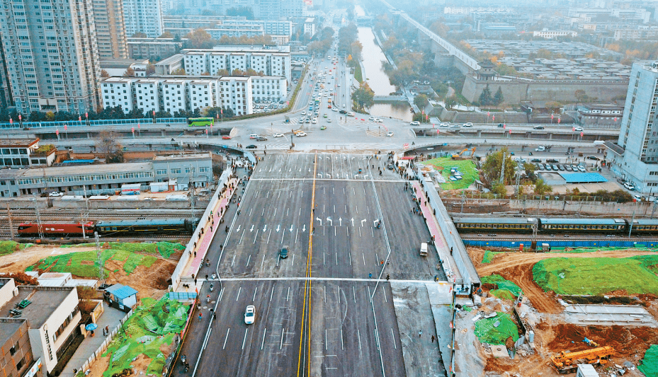11月10日,西安火车站改扩建控制性工程——太华路跨陇海铁路桥面改造