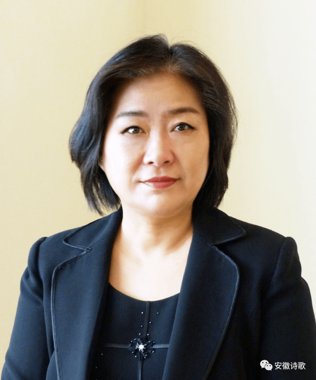 地 儿:原名王丽杰,曾从事政工工作,现已退休,喜爱布贴画艺术,希望朗诵