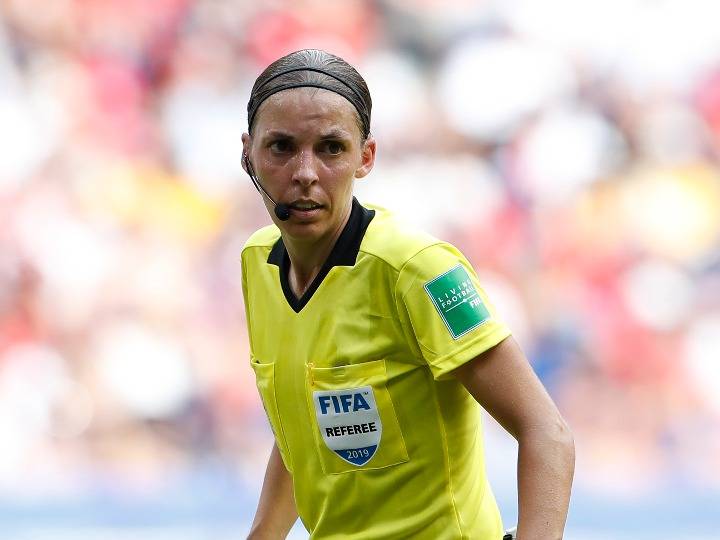 法国裁判弗拉帕尔将成为男足欧冠史上首位女性主裁判